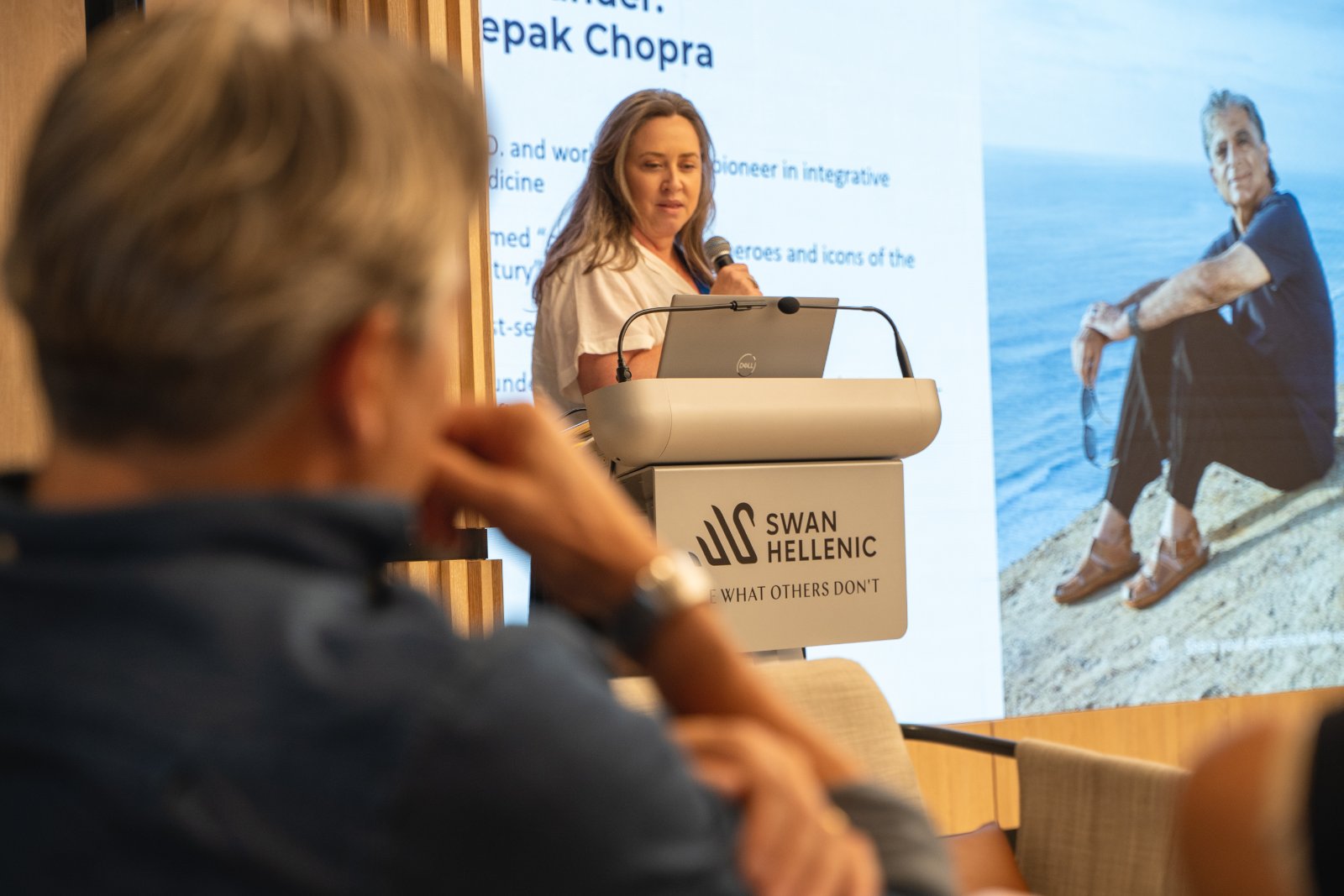 Palestra corporativa a bordo no Observation Lounge do navio Swan Hellenic